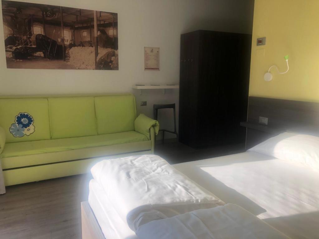 Antica Campione Rooms & Hostel กัมปิโอเน เดล การ์ดา ภายนอก รูปภาพ