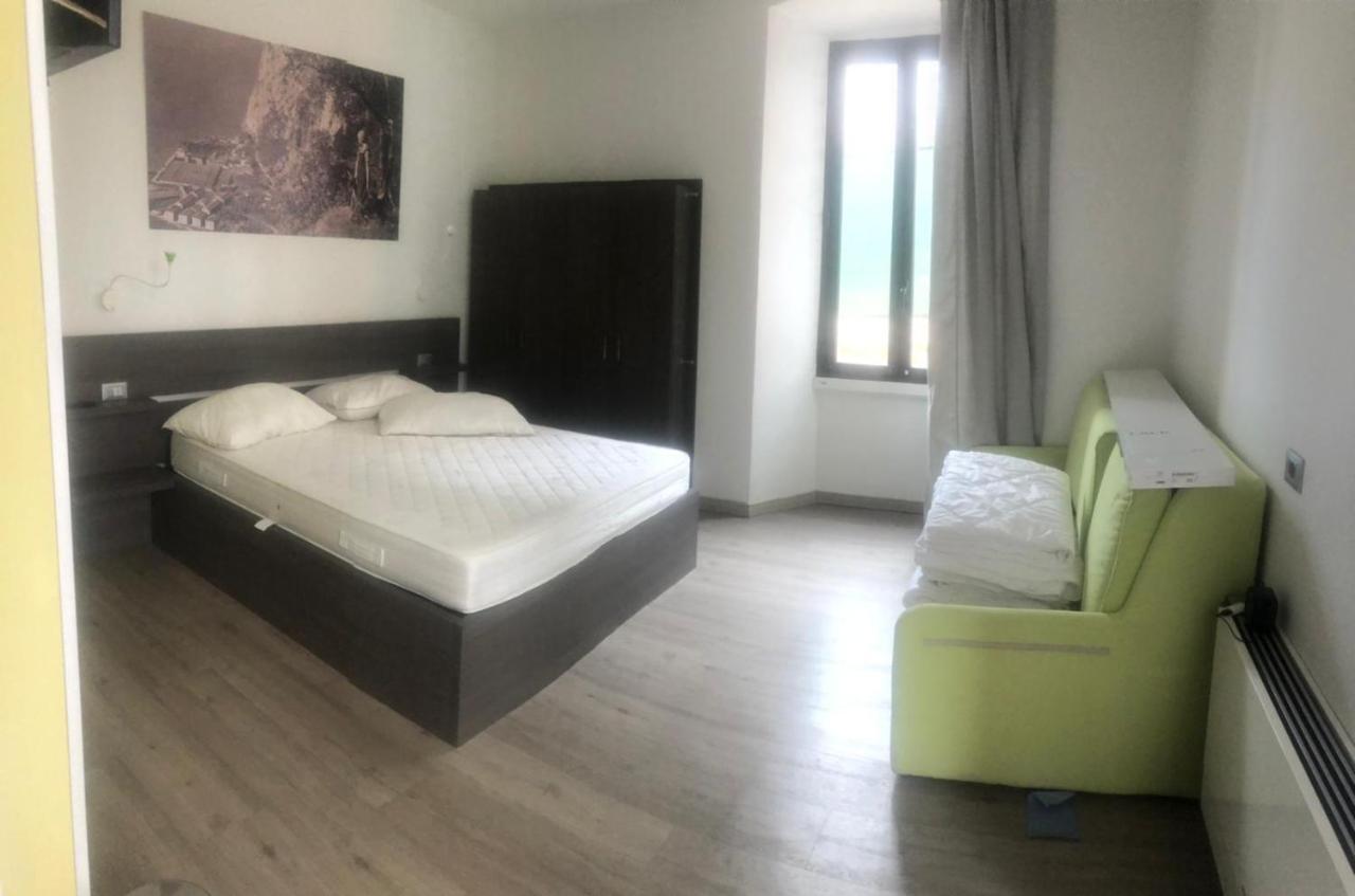 Antica Campione Rooms & Hostel กัมปิโอเน เดล การ์ดา ภายนอก รูปภาพ